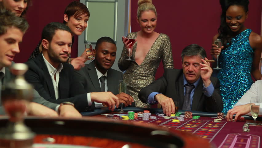 Playing roulette as a team