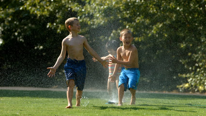 kids play sprinkler