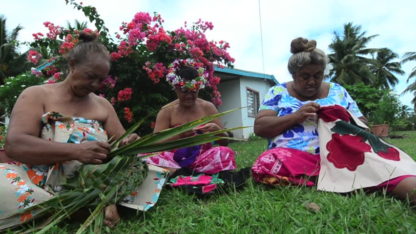 Polynesian Pacific Island Tahitian Mature Females Sewing Tivaivai And ...